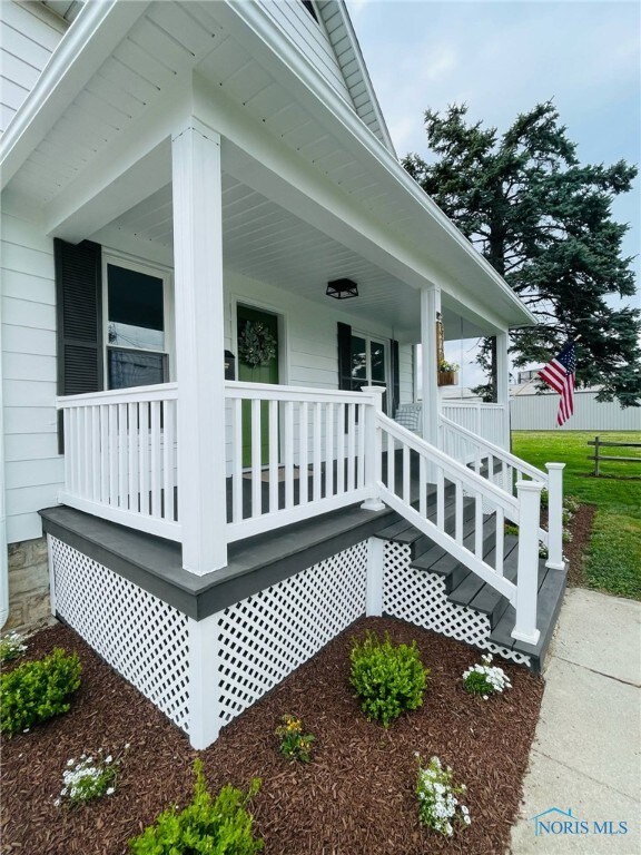 doorway to property featuring covered porch