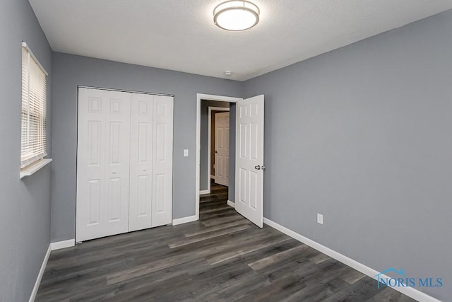 2509 Orchard Hills Blvd, Toledo, OH 43615 - unfurnished bedroom featuring baseboards, dark wood-style floors, and a closet