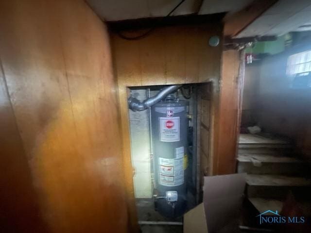 2004 Calumet Ave, Toledo, OH 43607 - utility room with water heater