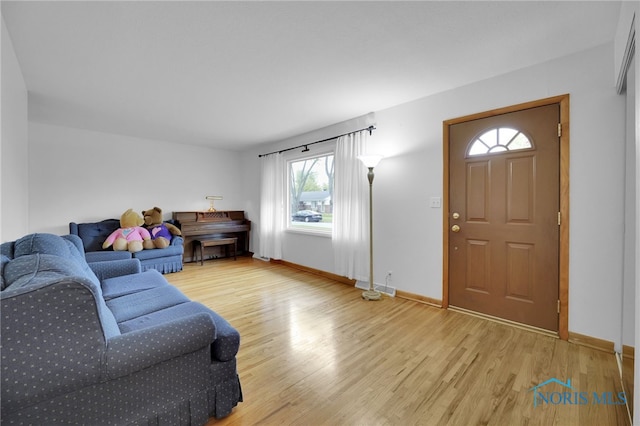1137 Rosedale St, Maumee, OH 43537 - living room featuring light wood-style flooring and baseboards