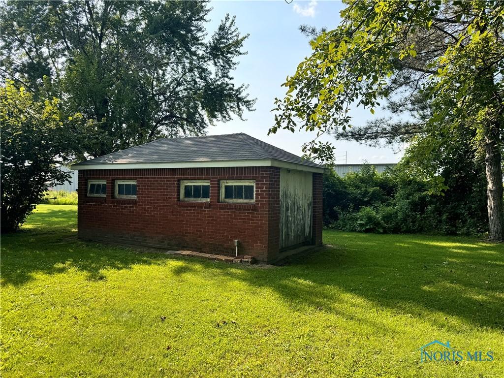 view of outdoor structure