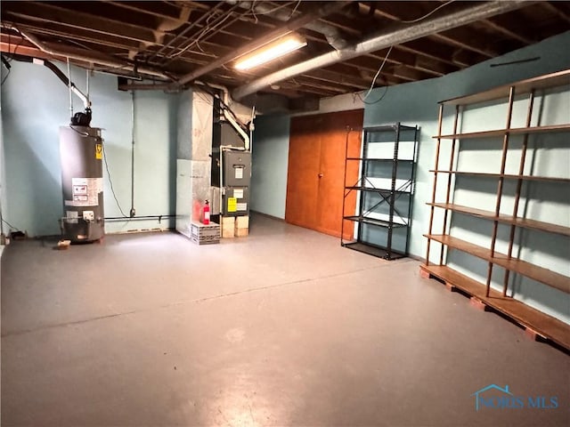 980 E Riverview Ave, Napoleon, OH 43545 - unfinished below grade area featuring water heater and heating unit