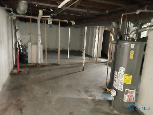1741 Berkshire Pl, Toledo, OH 43613 - unfinished basement featuring gas water heater