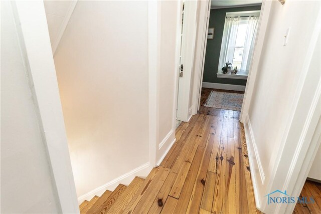 1407 Kenyon Dr, Toledo, OH 43614 - hall featuring light wood-style flooring, baseboards, crown molding, and stairway