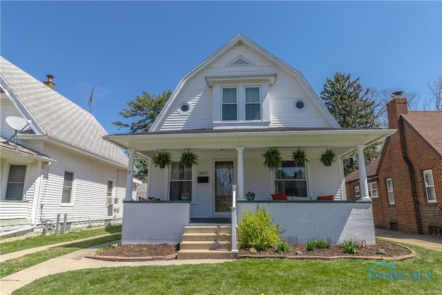1407 Kenyon Dr, Toledo, OH 43614 - colonial inspired home featuring a gambrel roof and covered porch