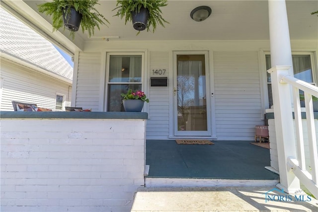 1407 Kenyon Dr, Toledo, OH 43614 - property entrance featuring covered porch