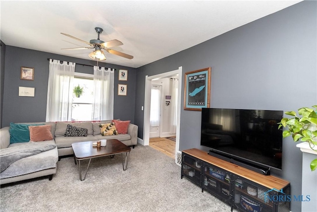 1407 Kenyon Dr, Toledo, OH 43614 - carpeted living room featuring ceiling fan