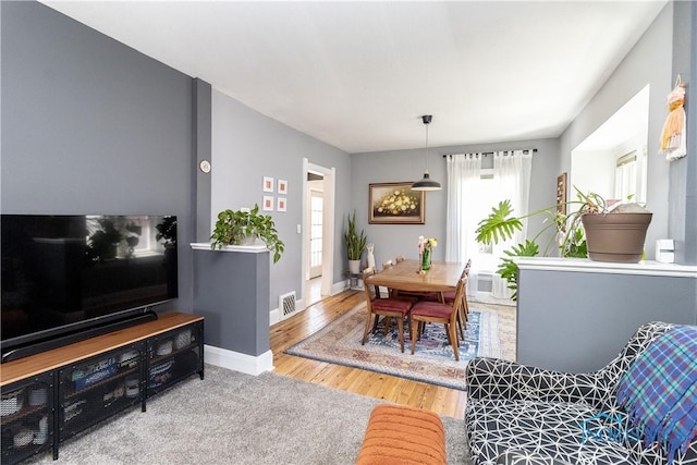 1407 Kenyon Dr, Toledo, OH 43614 - living area featuring wood finished floors and baseboards