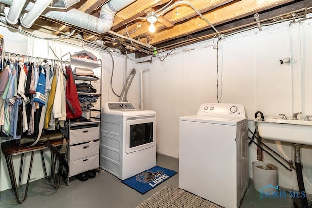1407 Kenyon Dr, Toledo, OH 43614 - clothes washing area with washing machine and dryer