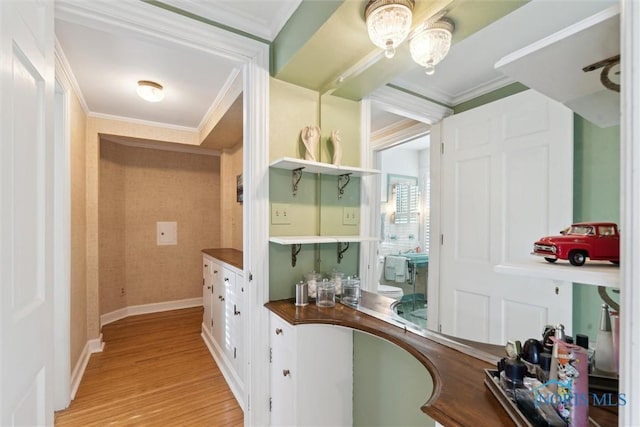 3766 Edgevale Rd, Toledo, OH 43606 - mudroom featuring light wood finished floors, ornamental molding, and baseboards