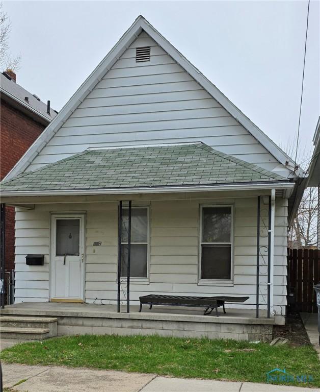 362 Burger St, Toledo, OH 43605 - view of front of home with a porch, fence, and roof with shingles