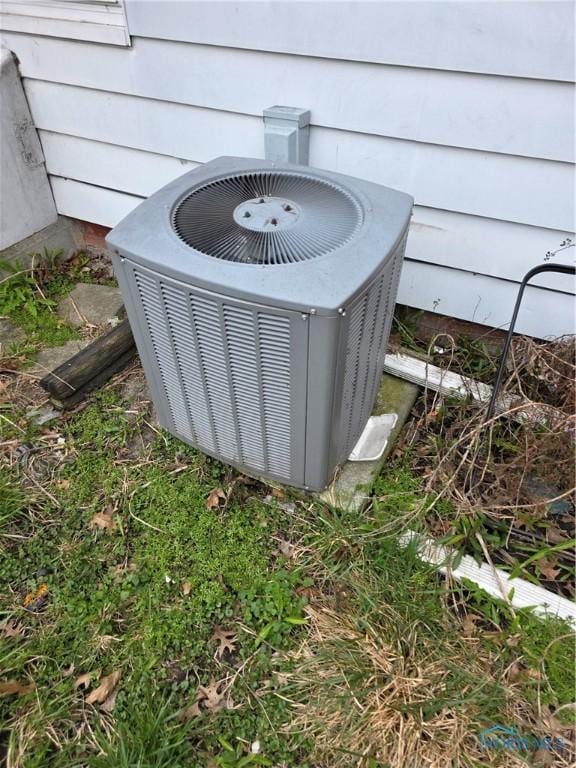 362 Burger St, Toledo, OH 43605 - details featuring cooling unit