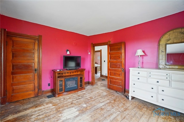 13707 Brint Rd, Berkey, OH 43504 - living area featuring wood finished floors and baseboards