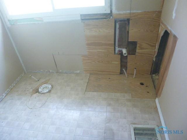 bathroom featuring visible vents