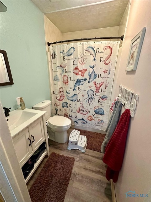 full bathroom featuring vanity, wood finished floors, toilet, and a shower with curtain