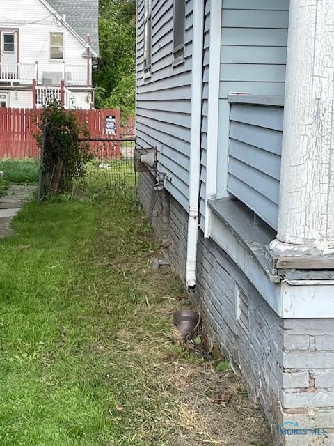 631 Clark St, Toledo, OH 43605 - view of yard