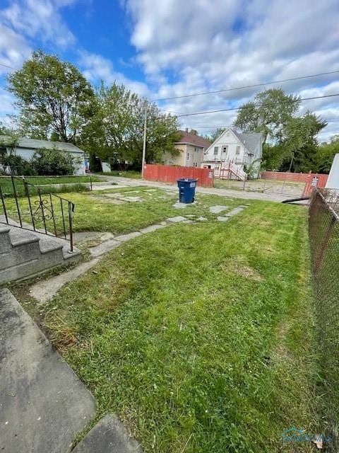 631 Clark St, Toledo, OH 43605 - view of yard