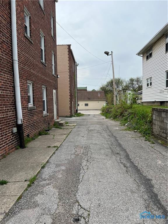 2289 Upton Ave, Toledo, OH 43606 - view of asphalt road
