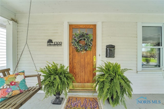 entrance to property featuring covered porch