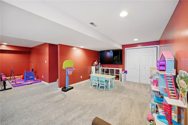 rec room featuring baseboards, recessed lighting, visible vents, and carpet floors