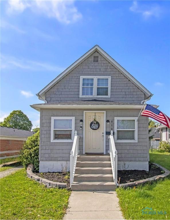 910 E High St, Bryan, OH 43506 - view of bungalow-style house