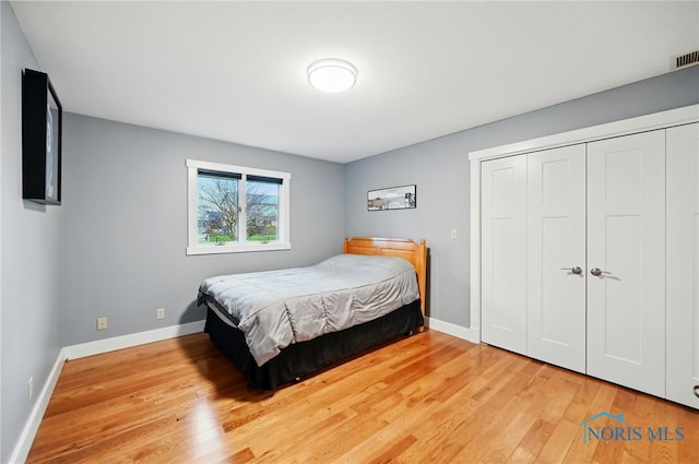 685 N Main St, Arlington, OH 45814 - bedroom featuring light wood-type flooring, a closet, and baseboards
