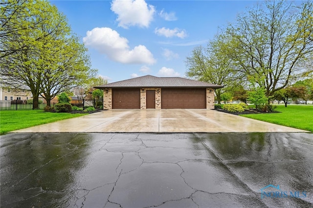 685 N Main St, Arlington, OH 45814 - garage featuring concrete driveway
