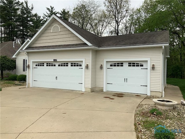 109 Rivers Edge Ln Unit C, Upper Sandusky, OH 43351 - garage with driveway