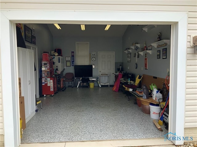 109 Rivers Edge Ln Unit C, Upper Sandusky, OH 43351 - view of garage
