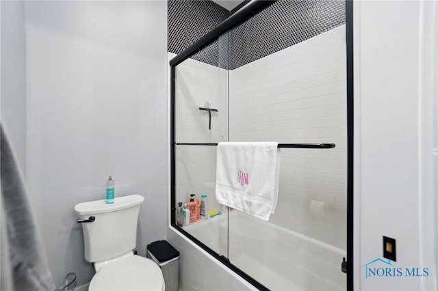 8440 E Woodland Trl, Findlay, OH 45840 - full bathroom featuring enclosed tub / shower combo and toilet