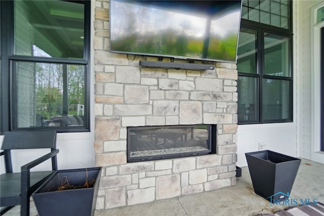 8440 E Woodland Trl, Findlay, OH 45840 - detailed view of a fireplace