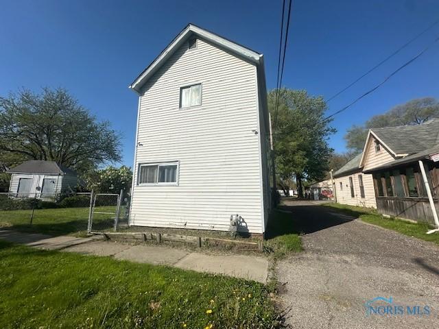 2111 Elm St, Toledo, OH 43608 - view of side of property