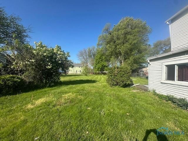 2111 Elm St, Toledo, OH 43608 - view of green lawn