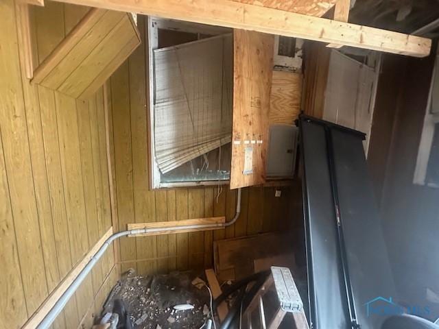 2111 Elm St, Toledo, OH 43608 - detailed view of wooden walls