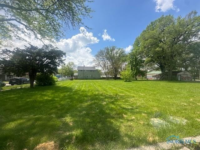 2111 Elm St, Toledo, OH 43608 - view of grassy yard
