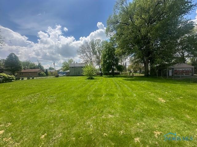 2111 Elm St, Toledo, OH 43608 - view of grassy yard