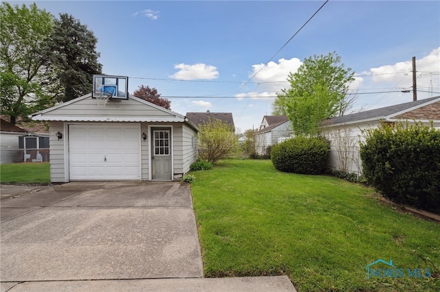 detached garage featuring concrete driveway