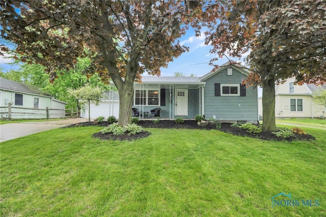340 W 3rd St, Perrysburg, OH 43551 - ranch-style home featuring covered porch and driveway