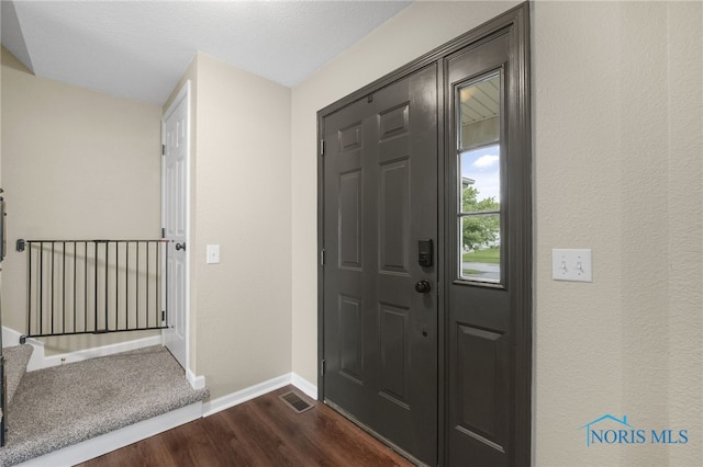 7060 Joannes Way, Maumee, OH 43537 - entryway featuring dark wood-style flooring and baseboards
