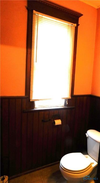 203 N Union St, Fostoria, OH 44830 - half bath featuring wainscoting and toilet