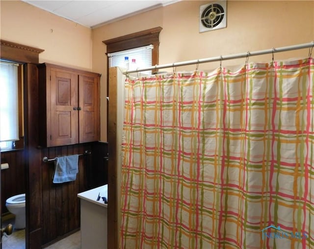 203 N Union St, Fostoria, OH 44830 - bathroom with toilet and curtained shower
