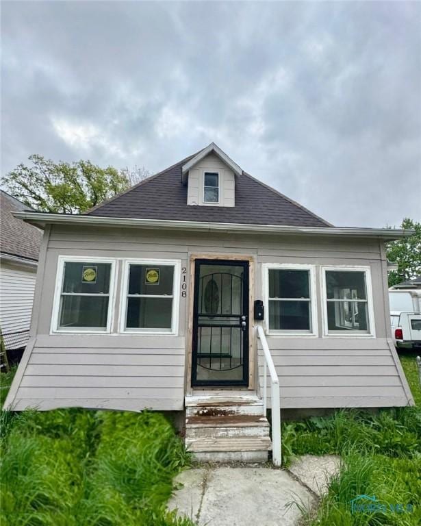 2108 N Michigan St, Toledo, OH 43611 - bungalow featuring entry steps