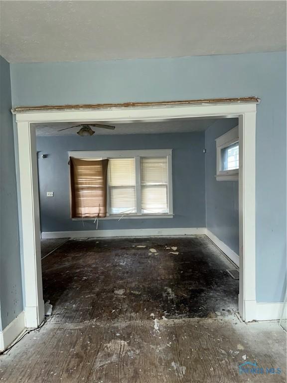 1013 Pinewood Ave, Toledo, OH 43607 - empty room featuring baseboards