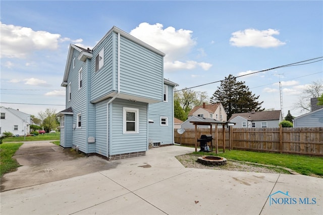 2352 108th St, Toledo, OH 43611 - rear view of property with a patio area and driveway