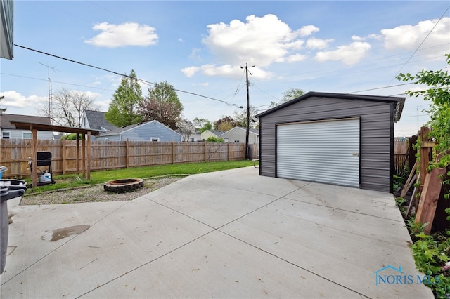2352 108th St, Toledo, OH 43611 - detached garage with concrete driveway