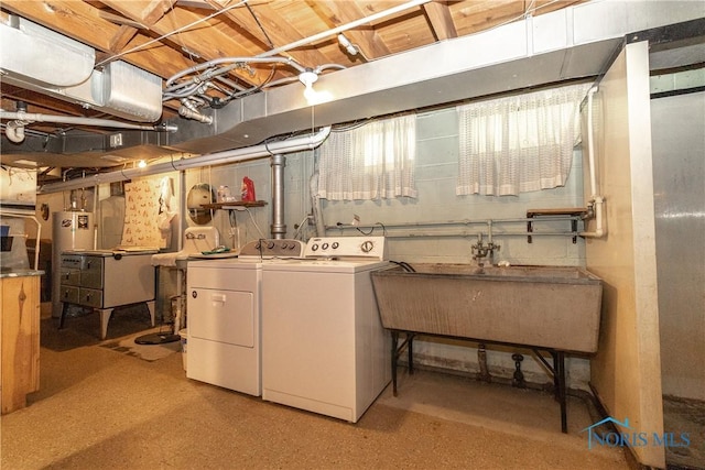 laundry room featuring washing machine and clothes dryer