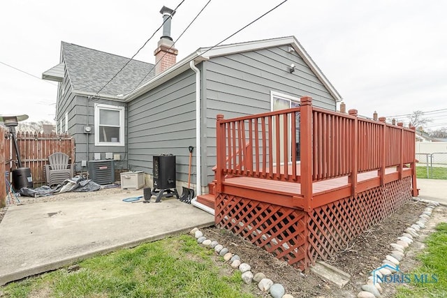3134 Cragmoor Ave, Toledo, OH 43614 - wooden terrace with fence and a patio area