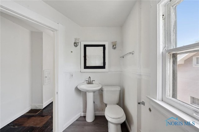 1908 Parkdale Ave, Toledo, OH 43607 - bathroom featuring wood finished floors, toilet, baseboards, and a sink