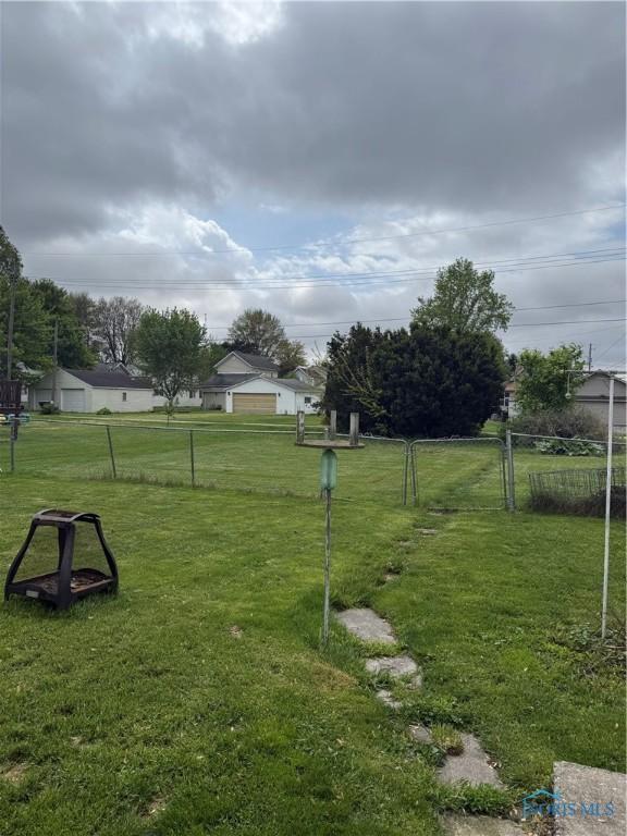 318 S Main St, North Baltimore, OH 45872 - view of yard