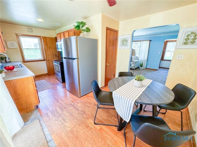 624 Myers St, Toledo, OH 43609 - dining area featuring light wood-type flooring and baseboards